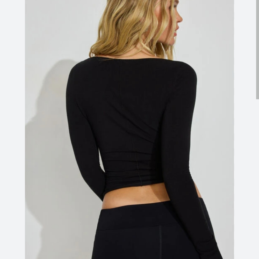 Black Long Sleeve Crop Top, M